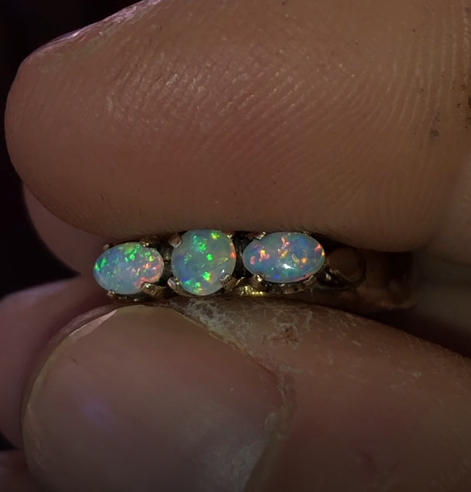 9k gold ring highlighting 3 crystal opals