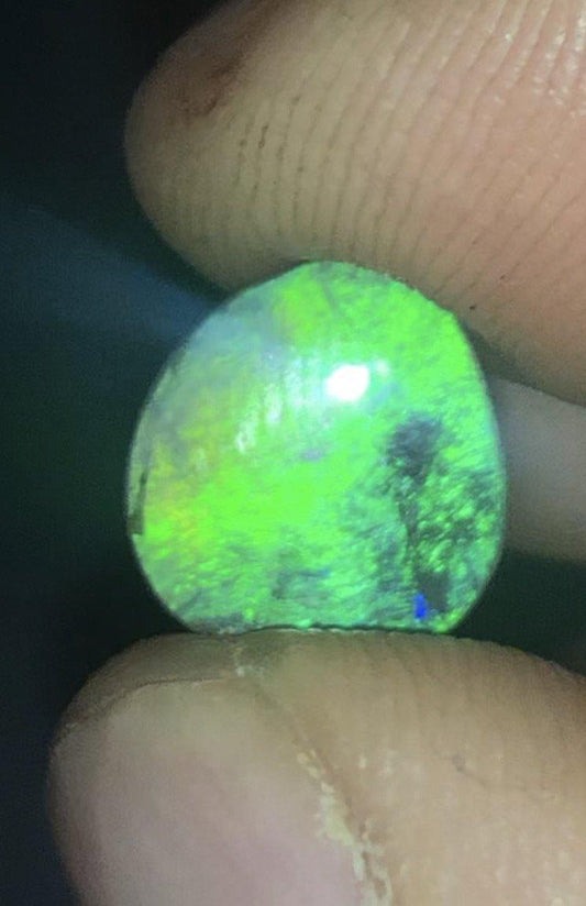Vivid green sheen - The Opal Cutting Room